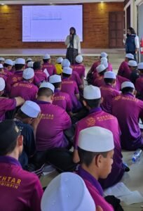 Mengapa Edukasi HIV Masih Sulit Masuk Pesantren? UNAIR dan UPM Mencoba Menjawabnya di Malaysia

MALAYSIA, Matanews - Pembicaraan mengenai HIV/AIDS dan infeksi menular seksual (IMS) hingga kini masih menjadi isu sensitif di banyak lingkungan pendidikan berbasis keagamaan