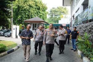 JAKARTA,  Matanews - Kapolres Metro Jakarta Utara Kombes Pol Erick Frendriz meninjau langsung pelaksanaan ibadah Kenaikan Isa Almasih 2026 di Gereja St. Yohanes Bosco, Sunter Jaya, Tanjung Priok, Jakarta Utara
