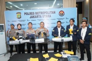 Polres Metro Jakut Sikat Komplotan Begal Motor Bermodus Razia Narkoba Gadungan!JAKARTA, Matanews — Kepolisian Resor Metro Jakarta Utara menggelar rilis besar terkait pengungkapan serangkaian kasus pencurian kendaraan bermotor (curanmor) dan pencurian dengan kekerasan yang meresahkan masyarakat pesisir Ibu Kota
