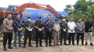 Dittipideksus Bareskrim polri Musnahkan Produk Hortikultura Ilegal di PontianaPONTIANAK, Matanews — Kepolisian Negara Republik Indonesia melalui Direktorat Tindak Pidana Ekonomi Khusus (Dittipideksus) Bareskrim Polri bersama Satgas Pangan Polri melaksanakan pemusnahan barang bukti hasil pengungkapan kasus dugaan penyelundupan komoditas hortikultura ilegal,
