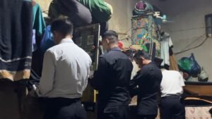 Pelaksanaan Razia Kamar Hunian Warga Binaan Lapas Idi Bersama APH TerkaitACEH TIMUR, Matanews - Dalam rangka menindaklanjuti arahan Direktur Jenderal Pemasyarakatan terkait penguatan Deteksi Dini keamanan dan ketertiban jelang Hari Raya Idul Adha pada UPT pemasyarakatan