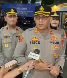Kapolres Metro Jakarta Utara Pimpin Patroli KRYD Malam Takbiran, Dua Pengguna Narkoba DiamankanJAKARTA, Matanews -- Kapolres Metro Jakarta Utara Erick Frendriz memimpin langsung patroli Kegiatan Rutin yang Ditingkatkan (KRYD) dalam rangka menjaga situasi keamanan dan ketertiban masyarakat (Kamtibmas) di wilayah hukum Polres Metro Jakarta Utara