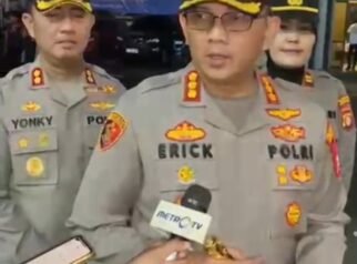 Kapolres Metro Jakarta Utara Pimpin Patroli KRYD Malam Takbiran, Dua Pengguna Narkoba Diamankan JAKARTA, Matanews -- Kapolres Metro Jakarta Utara Erick Frendriz memimpin langsung patroli Kegiatan Rutin yang Ditingkatkan (KRYD) dalam rangka menjaga situasi keamanan dan ketertiban masyarakat (Kamtibmas) di wilayah hukum Polres Metro Jakarta Utara