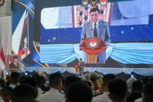 Beri Pembekalan di IPDN, Menko Polkam Berpesan Agar Praja Berani Memperjuangkan Kebenaran untuk RakyatJATINANGOR, Matanews - Menteri Koordinator Bidang Politik dan Keamanan Jenderal TNI (Purn.) Djamari Chaniago menegaskan bahwa praja Institut Pemerintahan Dalam Negeri (IPDN) harus menjadi birokrat yang berintegritas, disiplin
