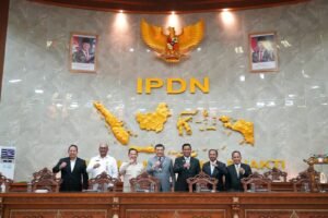 Beri Pembekalan di IPDN, Menko Polkam Berpesan Agar Praja Berani Memperjuangkan Kebenaran untuk RakyatJATINANGOR, Matanews - Menteri Koordinator Bidang Politik dan Keamanan Jenderal TNI (Purn.) Djamari Chaniago menegaskan bahwa praja Institut Pemerintahan Dalam Negeri (IPDN) harus menjadi birokrat yang berintegritas, disiplin