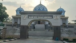 Indahnya Gotong Royong Dan Kebersamaan Warga Perumahan Telaga Kahuripan BOGOR, Matanews - Di tengah riuhnya kehidupan modern yang kerap melahirkan sekat-sekat individualisme, warga Komplek Perumahan Telaga Kahuripan di Kecamatan Kemang, Bogor,