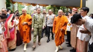 Pangdam Jaya Hadiri Perayaan Hari Raya Waisak di Buddhist Center Jakarta BaratJAKARTA, Matanews - Pangdam Jaya/Jayakarta Letjen TNI Deddy Suryadi,S.I.P.,M.Si. menghadiri pelaksanaan perayaan Waisak 2570 TB