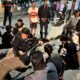 Antisipasi Tawuran Dini Hari, Tim Patra Satbrimob Polda Metro Jaya Amankan Pemuda Membawa Senjata Tajam di Bekasi BEKASI, Matanews – Personel keamanan dari Tim Patra 73 D Satbrimob Polda Metro Jaya berhasil menggagalkan potensi aksi tawuran antarkelompok pemuda di wilayah Bekasi Timur pada Kamis dini hari