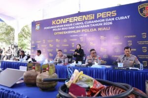 Polda Riau Bongkar 1.333 Kasus Kejahatan Jalanan, 525 Tersangka Diamankan . PEKANBARU, Matanews – Komitmen Polda Riau dalam memberantas kejahatan jalanan terus dibuktikan. Sepanjang Januari hingga Mei 2026, jajaran Polda Riau dan Polres berhasil mengungkap sebanyak 1.333 kasus kejahatan jalanan yang meresahkan masyarakat