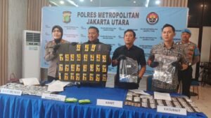 Satresnarkoba Polres Metro Jakut Gagalkan Peredaran Ratusan Liquid Vape Mengandung NarkotikaJAKARTA, Matanews -- Satuan Reserse Narkoba Polres Metro Jakarta Utara berhasil mengungkap kasus peredaran narkotika golongan II jenis liquid vape (catridge) yang diduga akan diedarkan di wilayah Jakarta.