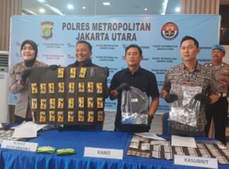 Satresnarkoba Polres Metro Jakut Gagalkan Peredaran Ratusan Liquid Vape Mengandung Narkotika JAKARTA, Matanews -- Satuan Reserse Narkoba Polres Metro Jakarta Utara berhasil mengungkap kasus peredaran narkotika golongan II jenis liquid vape (catridge) yang diduga akan diedarkan di wilayah Jakarta.