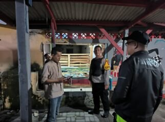 Kapolsek Citamiang Pimpin langsung Operasi Malam SUKABUMI, Matanews — Demi memastikan warga tertidur pulas dan beraktivitas dengan aman, jajaran Polsek Citamiang Polres Kota Sukabumi menggelar patroli