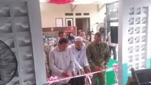 Danrem 052/Wkr Meresmikan Panti Asuhan dan Pondok Pesantren Darussalamah Assalimah Di Kecamatan LegokTANGERANG. Matanews - Masyarakat dalam mengenyang pendidikan, Danrem 052/Wkr Brigjen TNI Faizal Rizal meresmikan langsung hasil renovasi Yayasan Panti Asuhan Darussalamah Assalimah Kampung Rancagong Keca pamatan Legok Kabupaten Tangerang